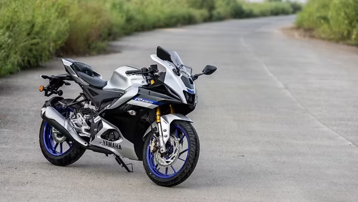 Experience Thrill with Yamaha R15 V4: 155cc Power, USD Forks, and Competitive Price Tag