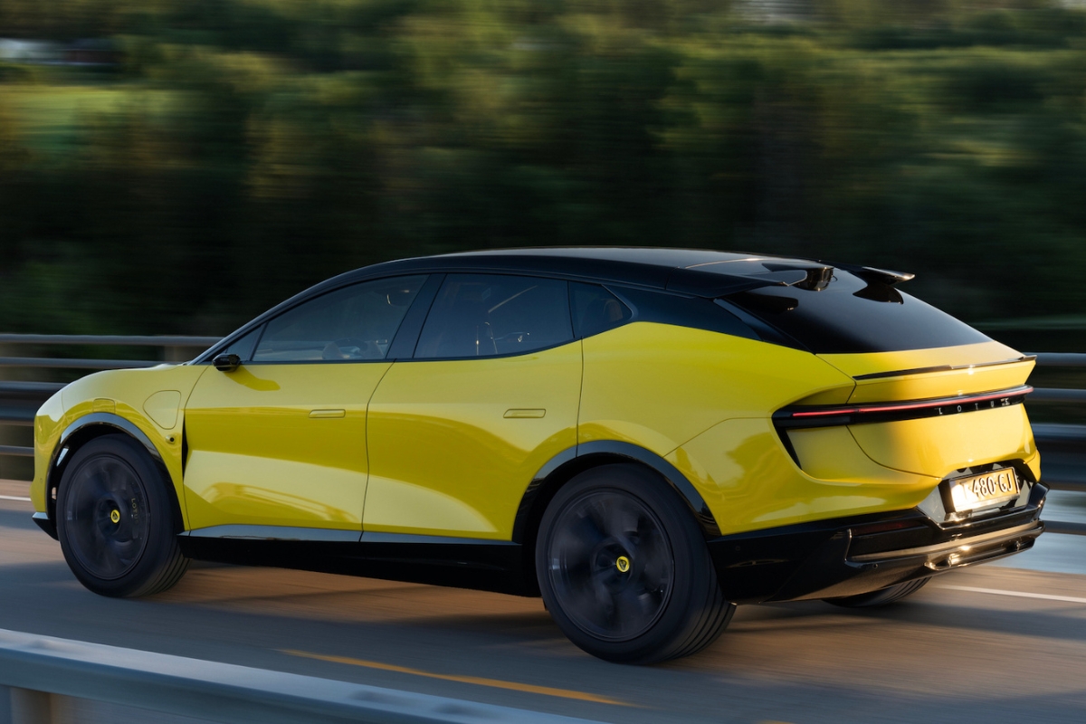Lotus Eletre: The Ultimate 603 bhp Electric SUV with 500 km Range and Luxurious Comfort