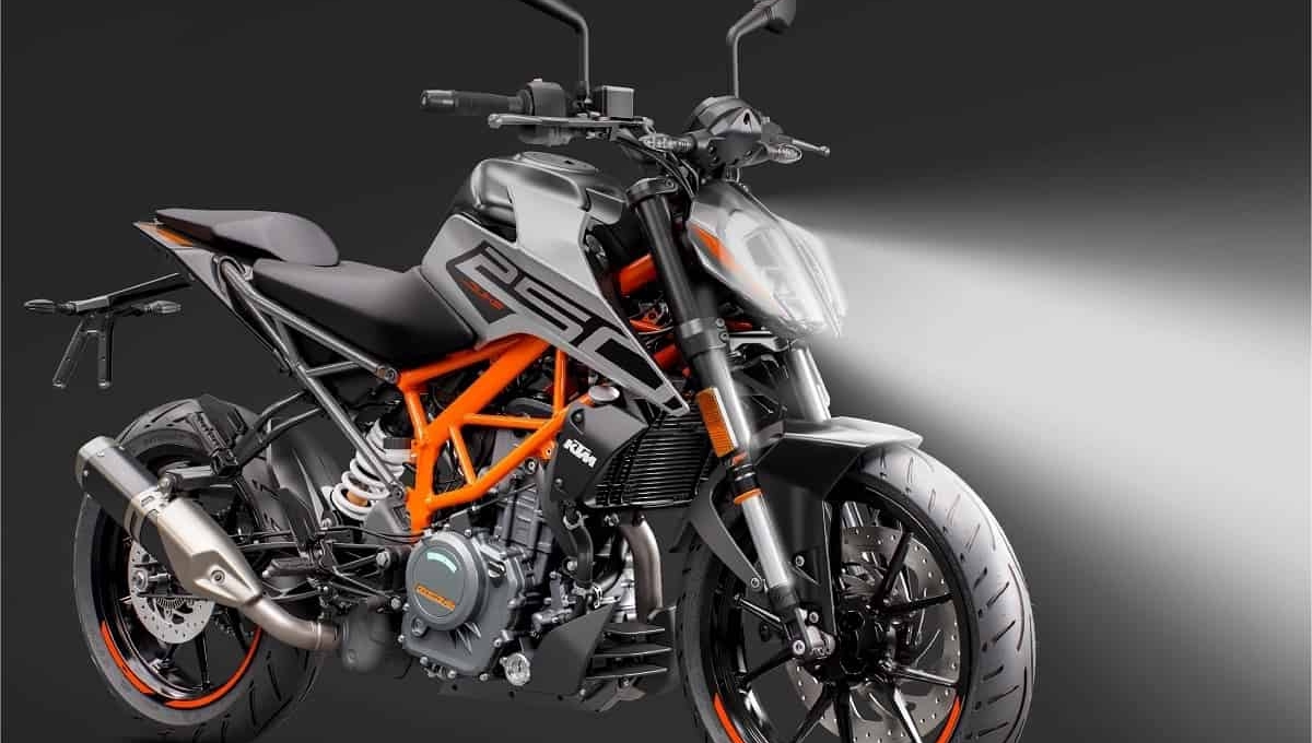 KTM 250 Duke Launched with 30.57 bhp Power and Smart TFT Display Price Starts Around 2.39 Lakh