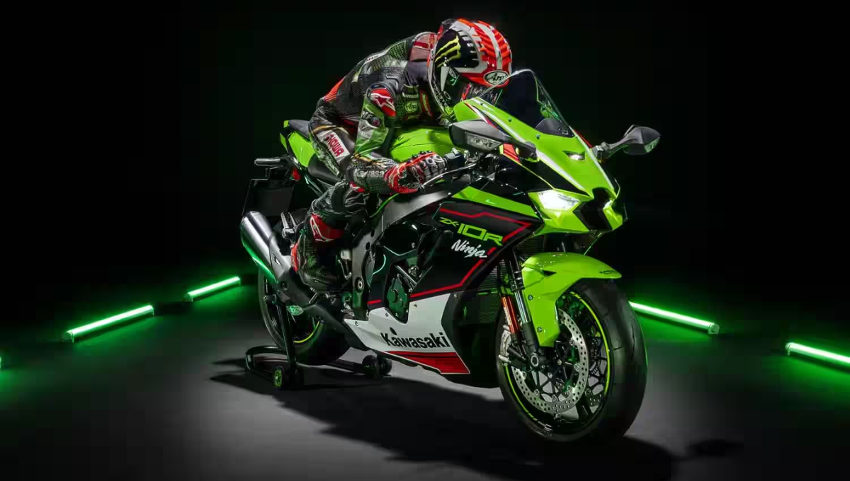 Kawasaki Ninja ZX-10R: Unleash 200+ BHP Power at a Premium Price of 16.47 Lakh