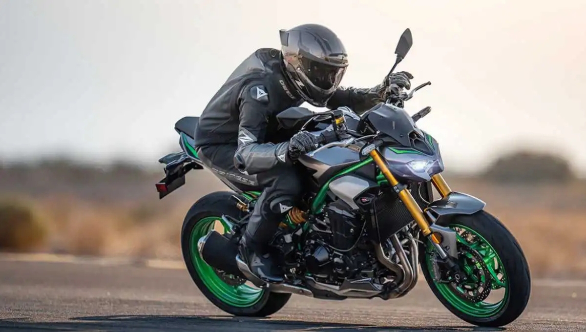 Kawasaki Z900: Power-Packed 948cc Beast with Modern Features, Priced Around 9.29 Lakh
