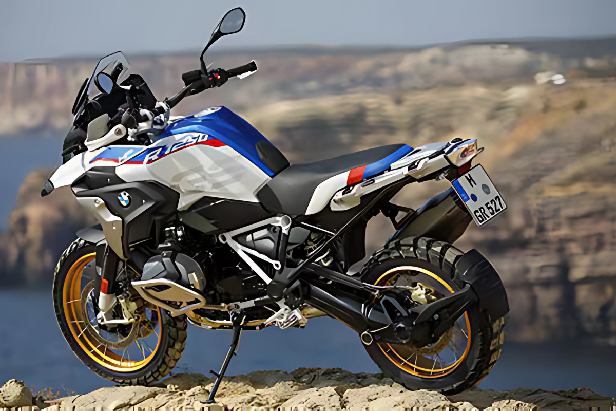 BMW R 1250 GS: Power-Packed 1254cc Beast with Premium Features Starting ₹20.55 Lakh