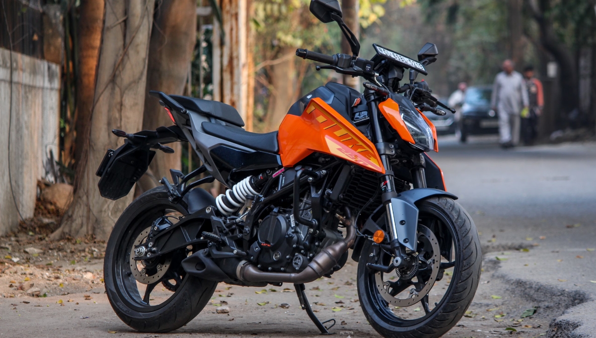 KTM 250 Duke Launched with 30.57 bhp Power and Smart TFT Display Price Starts Around 2.39 Lakh