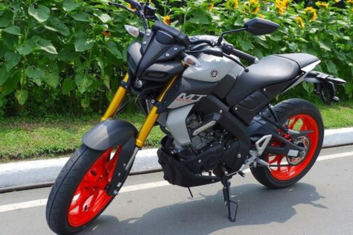Yamaha MT 15 V2 Review: 155cc Beast with 45.5 kmpl Mileage and Striking Looks Under ₹1.70 Lakh