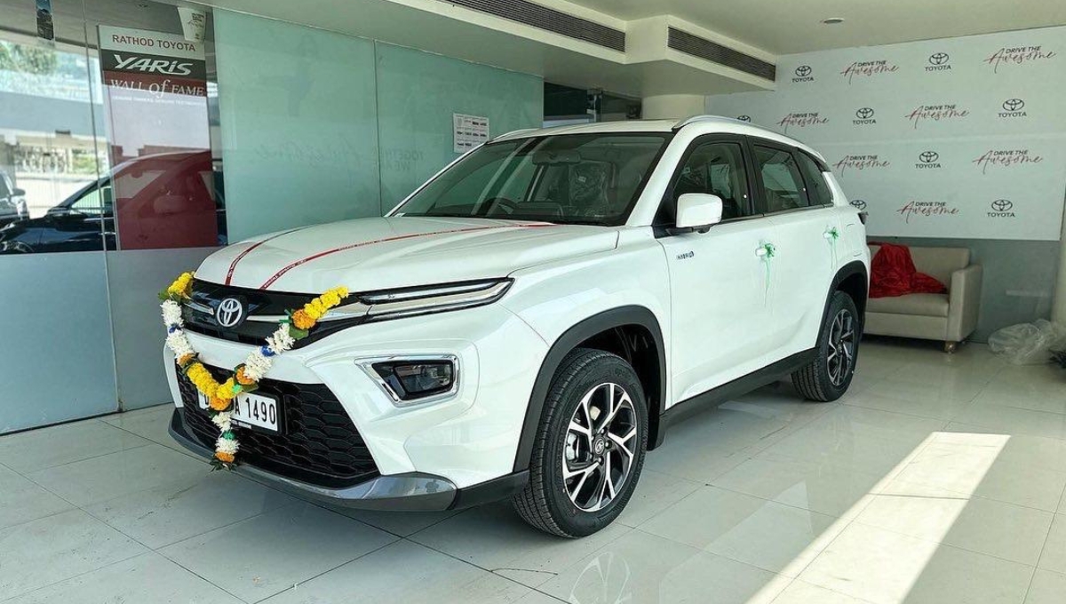 Toyota Urban Cruiser Hyryder: Premium SUV with 27.97 kmpl Mileage and Smart Hybrid Features