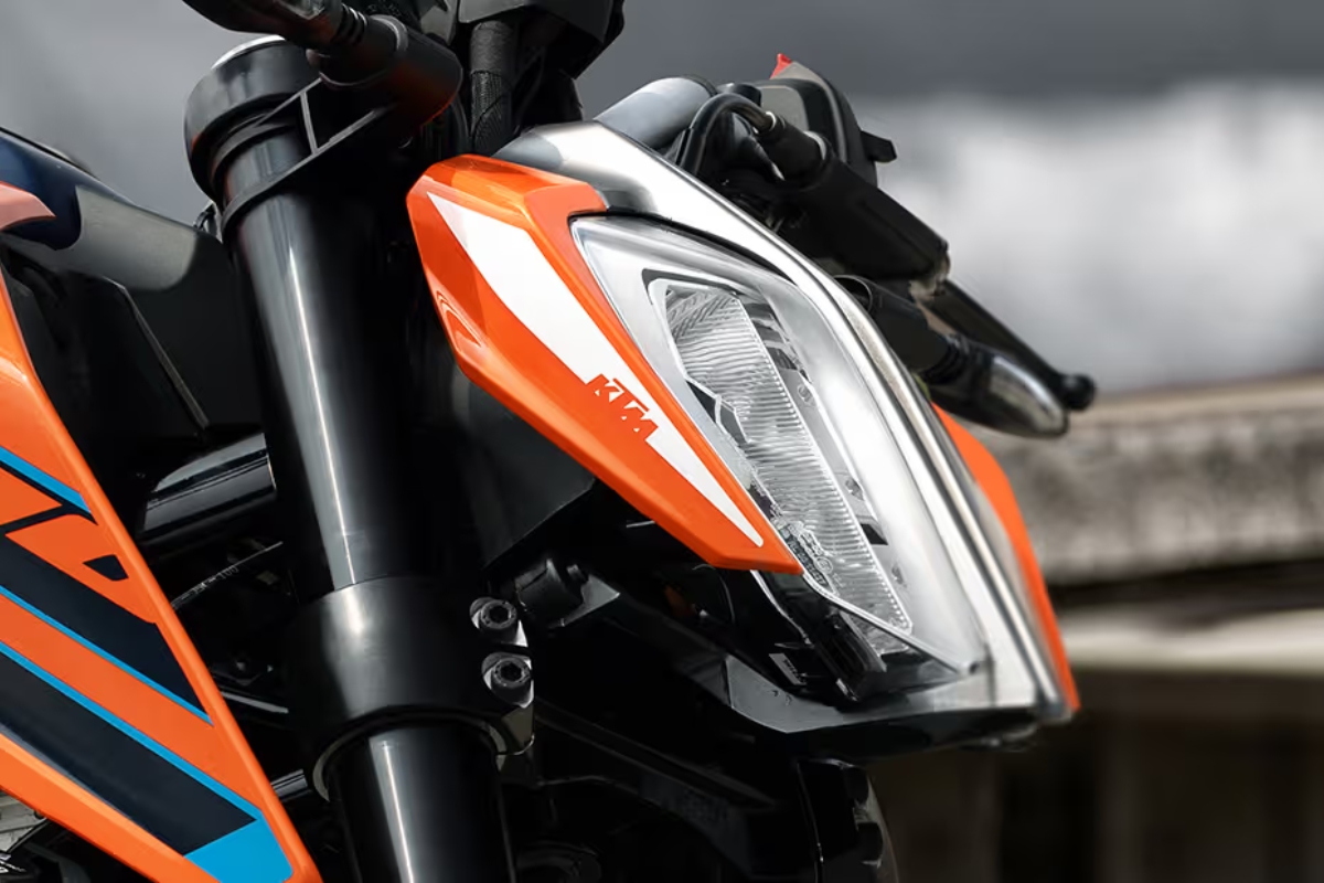 KTM 200 Duke: Review 199.5cc Beast with Dual ABS and TFT Display, Starting from an Unbeatable Price