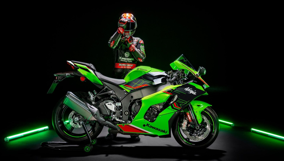 Kawasaki Ninja ZX-10R: Unleash 200+ BHP Power at a Premium Price of 16.47 Lakh